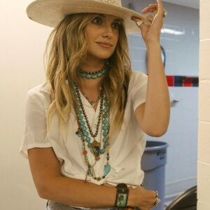 2 LBs Lainey Wilson style jewelry